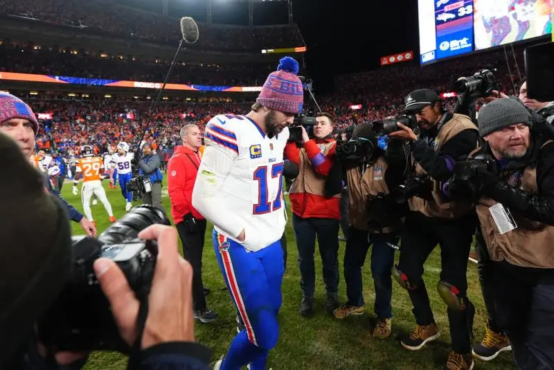 Josh Allen, mariscal de campo de Bills | AP