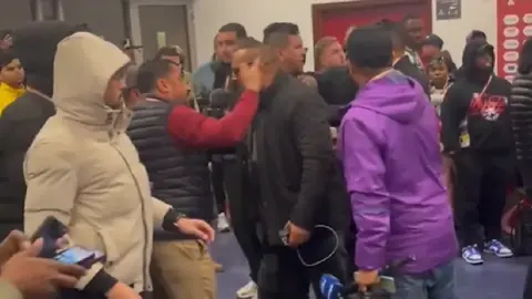 ¡Inédito! Periodistas entran en pleito en sala de prensa tras duelo de Copa Africana de Naciones