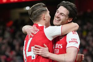 Arsenal vence a Brighton y termina el 2025 como líder de la Premier League