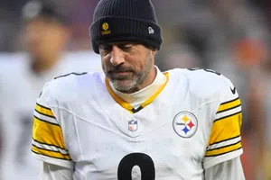 Aaron Rodgers deja su futuro con la NFL en el aire