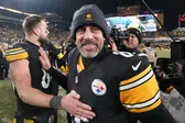 Aaron Rodgers se muestra emocional tras la victoria de Steelers sobre Ravens