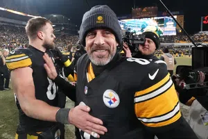 Aaron Rodgers se muestra emocional tras la victoria de Steelers sobre Ravens