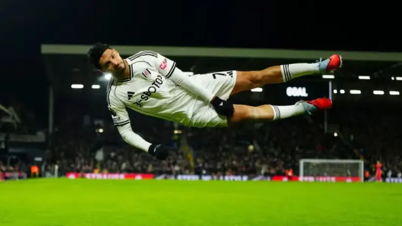 Dueño del Fulham presume la celebración del gol de Raúl Jiménez contra el Chelsea