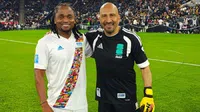 Sipiwe Tshabalala presume foto con Óscar Pérez; 16 años después del Mundial de Sudáfrica