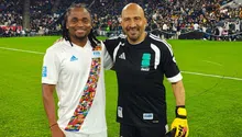 Sipiwe Tshabalala presume foto con Óscar Pérez; 16 años después del Mundial de Sudáfrica