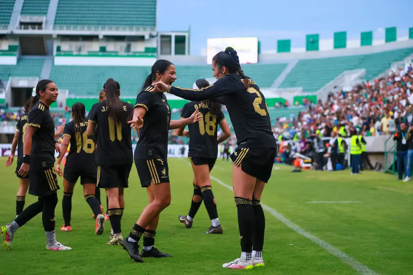 Diana Ordoñez en celebración con la Selección Mexicana en un amistoso ante Colombia | IMAGO 7