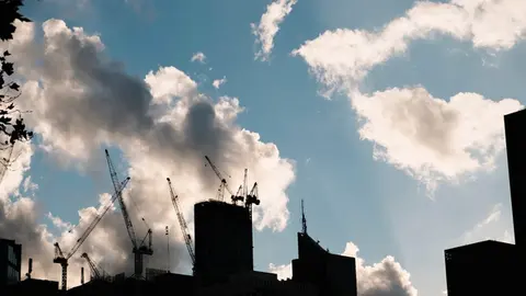 Aun hace falta más trabajo por parte de las autoridades y ciudadanía para controlar los altos índices de contaminación / FREEPIK