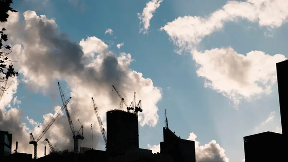 Aun hace falta más trabajo por parte de las autoridades y ciudadanía para controlar los altos índices de contaminación / FREEPIK