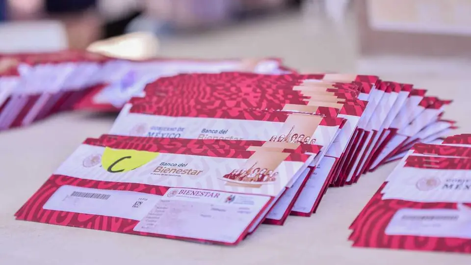 Los estudiantes que recién sacaron su tarjeta podrían recibir hasta 5,700 pesos en un solo depósito / Redes Sociales
