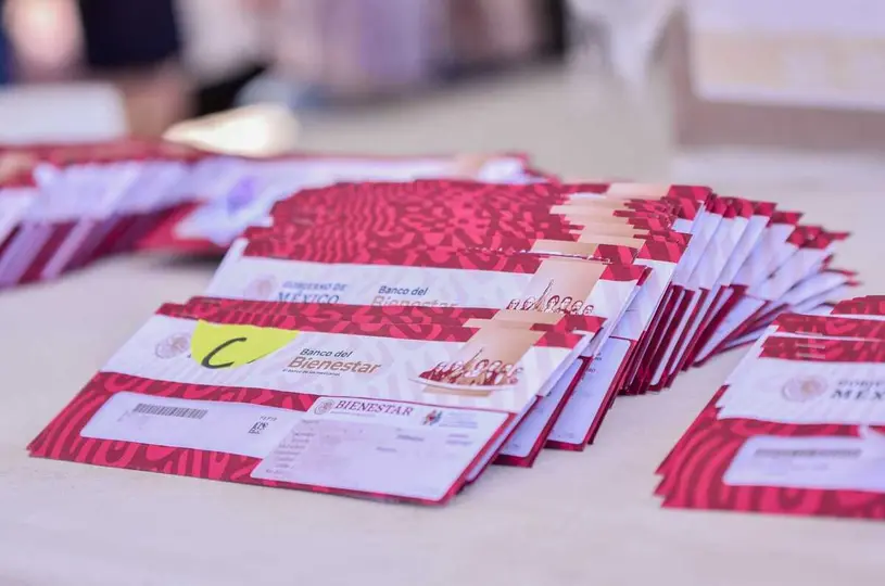Los estudiantes que recién sacaron su tarjeta podrían recibir hasta 5,700 pesos en un solo depósito / Redes Sociales