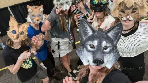 El término teriantropía hace referencia a la relación simbólica entre humanos y animales, base conceptual de la identidad Therian./ RS