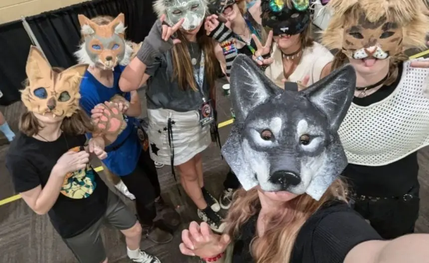 El término teriantropía hace referencia a la relación simbólica entre humanos y animales, base conceptual de la identidad Therian./ RS