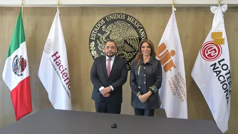 La directora general de Lotería Nacional, Olivia Salomón, y el titular de la UIF, Omar Reyes Colmenares. / @lotenal