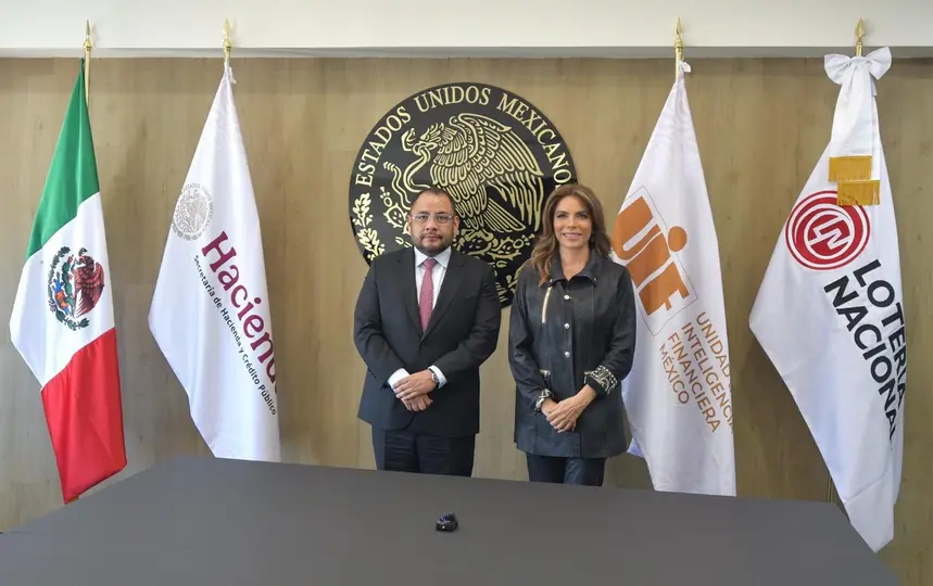 La directora general de Lotería Nacional, Olivia Salomón, y el titular de la UIF, Omar Reyes Colmenares. / @lotenal