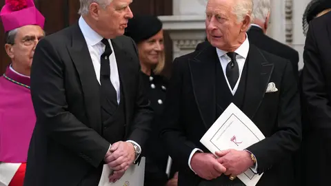El Rey Carlos III reaccionó al decir que las autoridades deben seguir con la investigación / AP