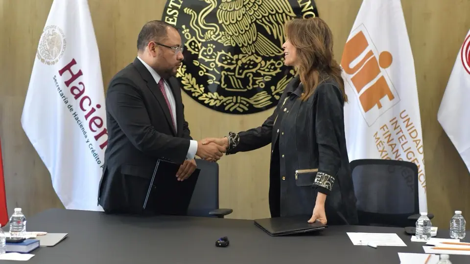 La directora general de Lotería Nacional, Olivia Salomón, y el titular de la UIF, Omar Reyes Colmenares. / @lotenal