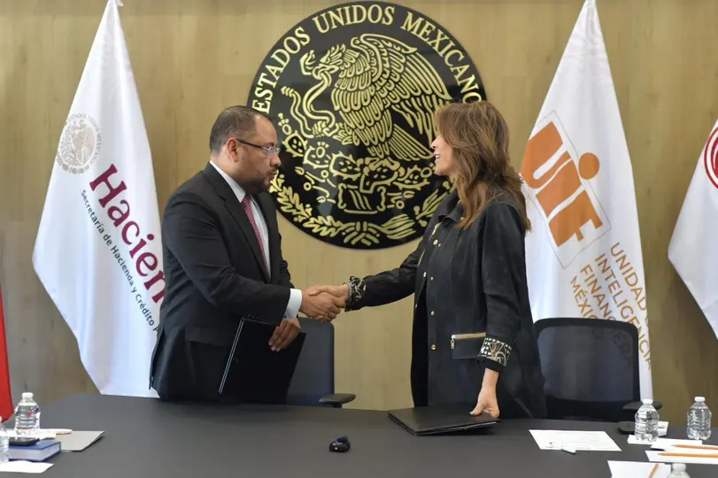 La directora general de Lotería Nacional, Olivia Salomón, y el titular de la UIF, Omar Reyes Colmenares. / @lotenal