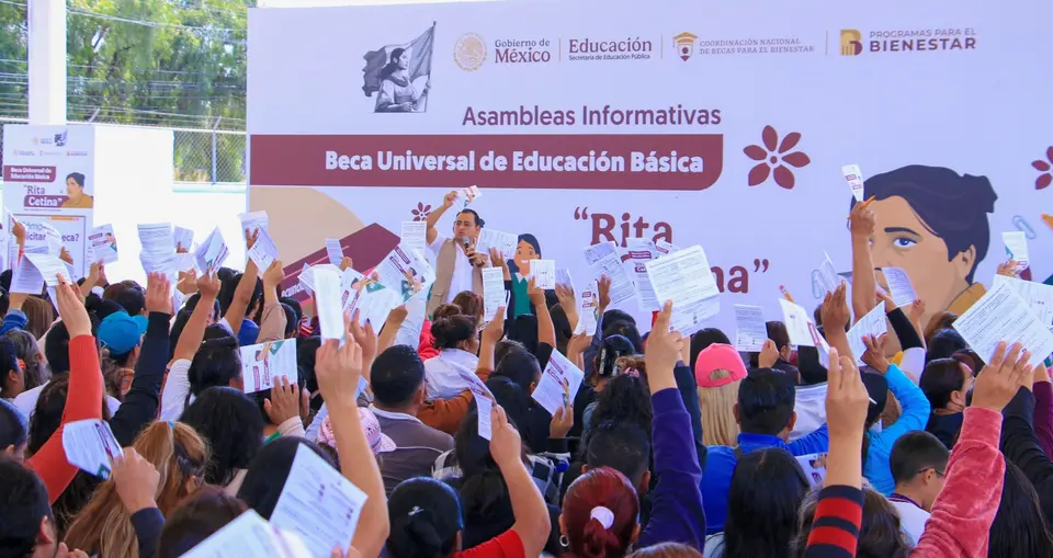 Desde el pasado lunes comenzaron a caer los pagos de la Beca Rita Cetina 2026 / Redes Sociales