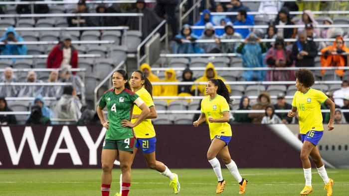 Brasil celebra su gol ante México en la Copa Oro Femenina 2024 | IMAGO 7