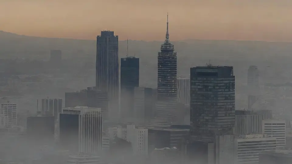 En los últimos días, la contaminación en el aire ha provocado varias contingencias ambientales / GROK