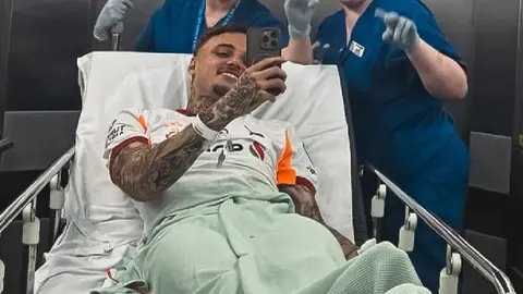 “Todo salió bien en la cirugía”: Noa Lang tranquiliza tras fuerte lesión sufrida en el juego de Champions League ante el Liverpool