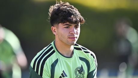 Denzell García en entrenamiento con la Selección Mexicana | IMAGO 7