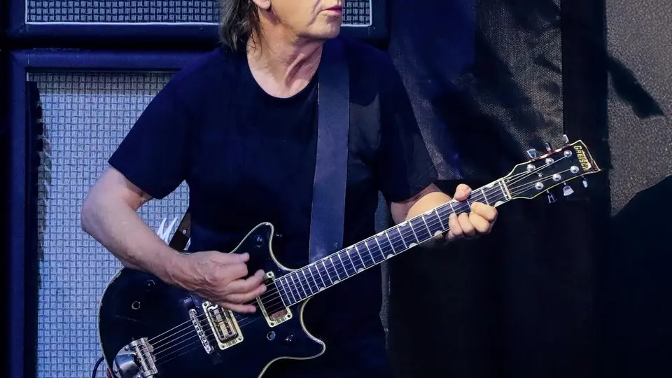 Hospitalizan a Stevie Young de AC/DC en Argentina: ¿está en riesgo su concierto en México?
