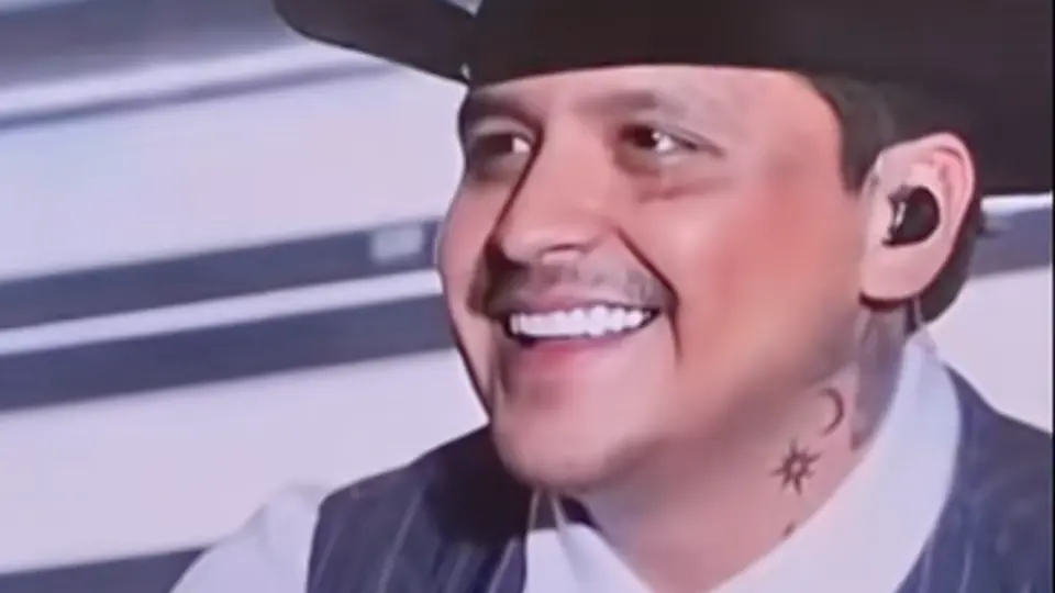 El cantante reaccionó con una sonrisa y continuó su presentación ante los gritos del público. / TikTok