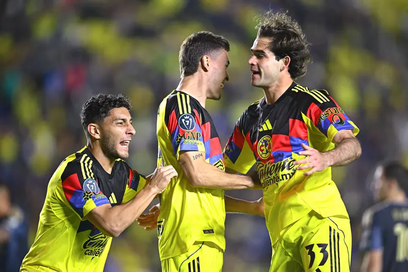 Sebastián Cáceres, Rodrigo Dourado y Patricio Salas celebrando el gol del América I MEXSPORT