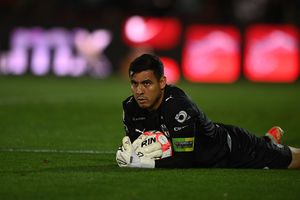 Luis Cárdenas desconsolado tras la eliminación de Rayados en Concachampions