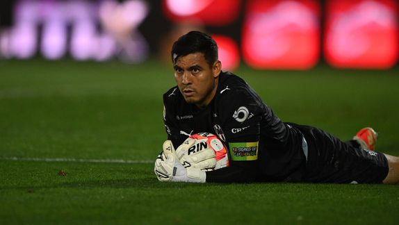 Luis Cárdenas desconsolado tras la eliminación de Rayados en Concachampions