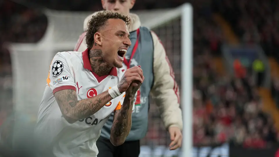 Noa Lang en el partido ante Liverpool l AP
