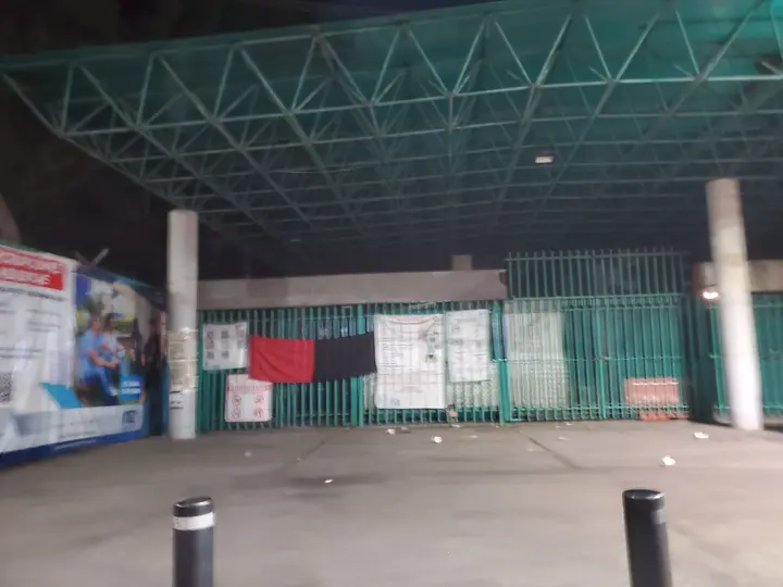 Miles de alumnos se quedaron sin clases y no hay fecha de regreso a las aulas / Redes Sociales