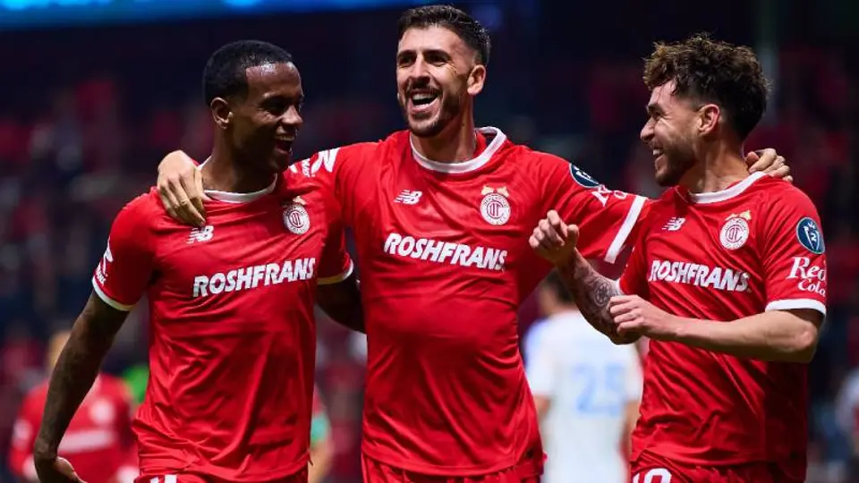 Helinho, Paulinho y Ángulo tras anotar gol con Toluca I MEXSPORT