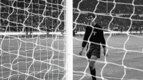 Enrique Borja con la Selección Mexicana en 1966 | MEXSPORT