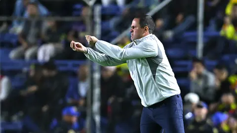 André Jardine quejándose del arbitraje en pleno partido de Concachampions | MEXSPORT