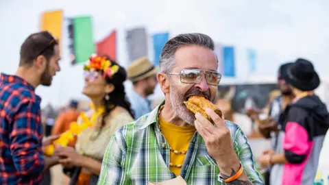 El objetivo es eliminar el “consumo obligado” dentro de conciertos y festivales. / iStock