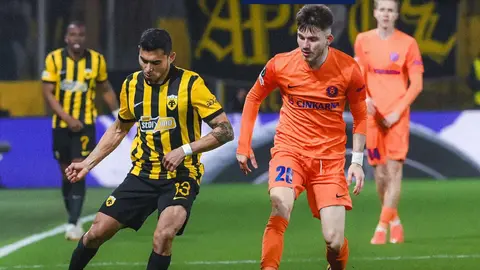 Orbelín Pineda en el juego de Conference League | @AEK_FC_OFFICIAL