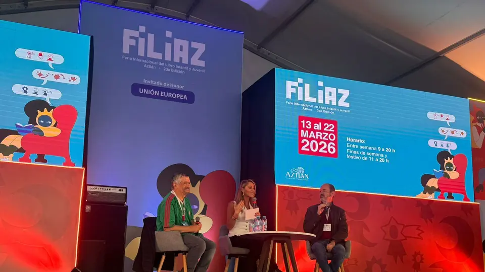 El autor mexicano conectó con niñas, niños, jóvenes y familias al hablar de la importancia de leer e imaginar / Especial