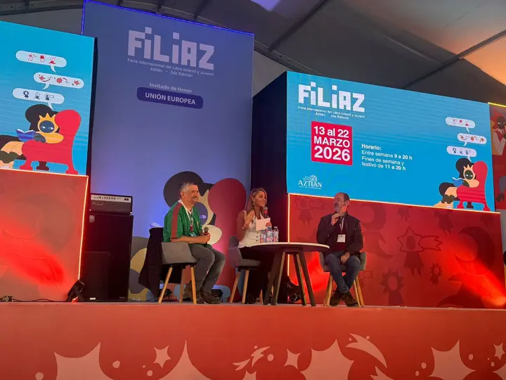 El autor mexicano conectó con niñas, niños, jóvenes y familias al hablar de la importancia de leer e imaginar / Especial