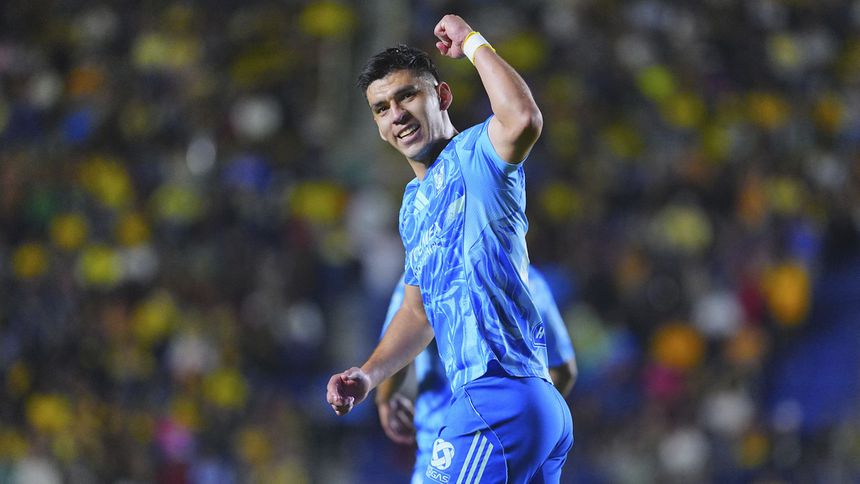 Jesús Angulo en celebración con Tigres en la Liga MX | IMAGO 7