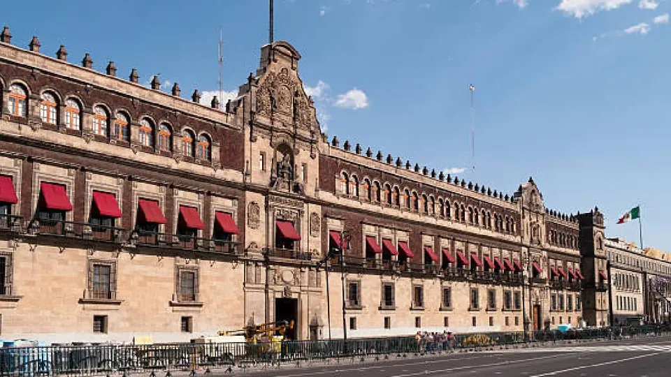 Palacio Nacional es un emblemático edificio a un costado del Zócalo y es donde vive la presidenta Claudia Sheinbaum/Pixabay