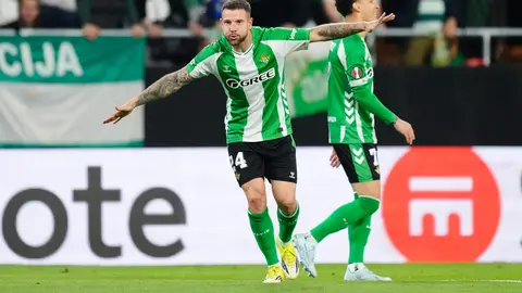 Aitor Ruibal tras anotar con el Betis | AP