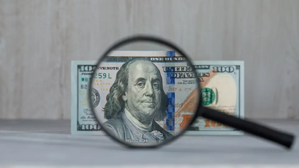 Es buen momento para comprar dólares o cambiar, según tus intereses / FREEPIK