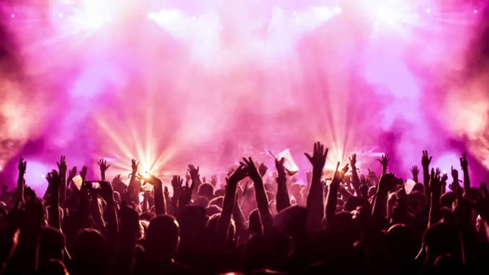 ¿Se podrá llevar comida a conciertos en CDMX? Proponen ley contra precios altos