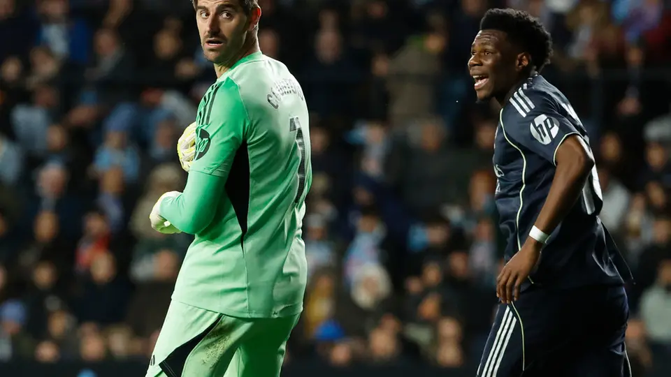 Thibaut Courtois y Aurelien Tchouameni, jugadores del Real Madrid en LaLiga | AP