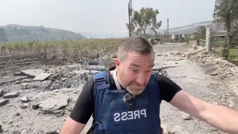 El periodista Steve Sweeney y su camarógrafo de la cadena rusa RT resultaron heridos por un proyectil de Israel / Especial