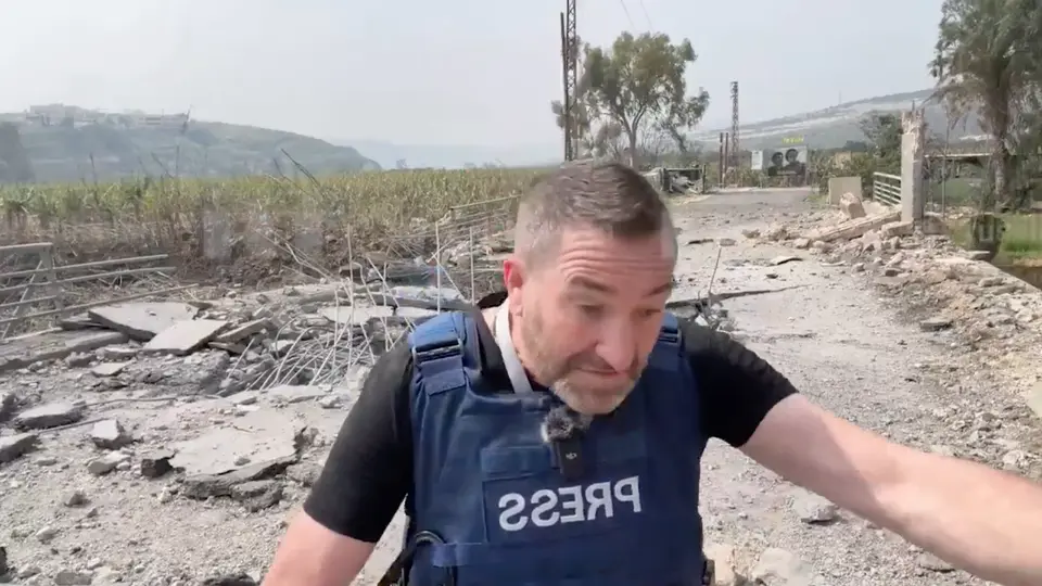 El periodista Steve Sweeney y su camarógrafo de la cadena rusa RT resultaron heridos por un proyectil de Israel / Especial