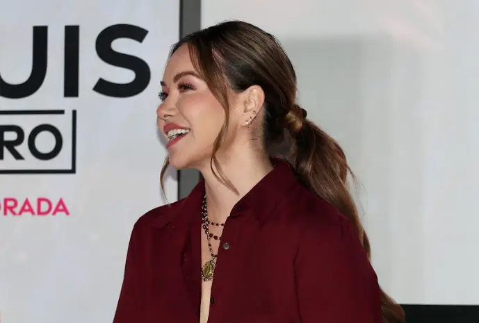 Durante la conferencia, Chiquis Rivera reveló su deseo de convertirse en madre junto a su esposo. / Georgina Sánchez