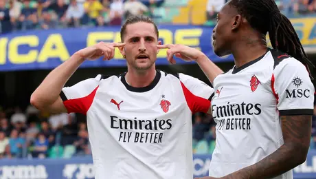 Santiago Giménez ingresó de cambio en sufrida victoria de AC Milan ante Hellas Verona